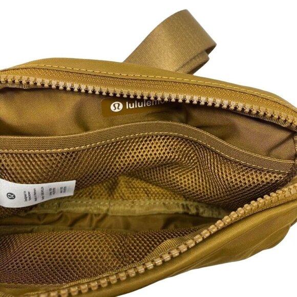 Lululemon Everywhere Crossbody Bag Burnt Caramel - Picture 3 of 4
